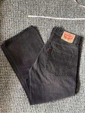 Levi’s distressed ankle Jean